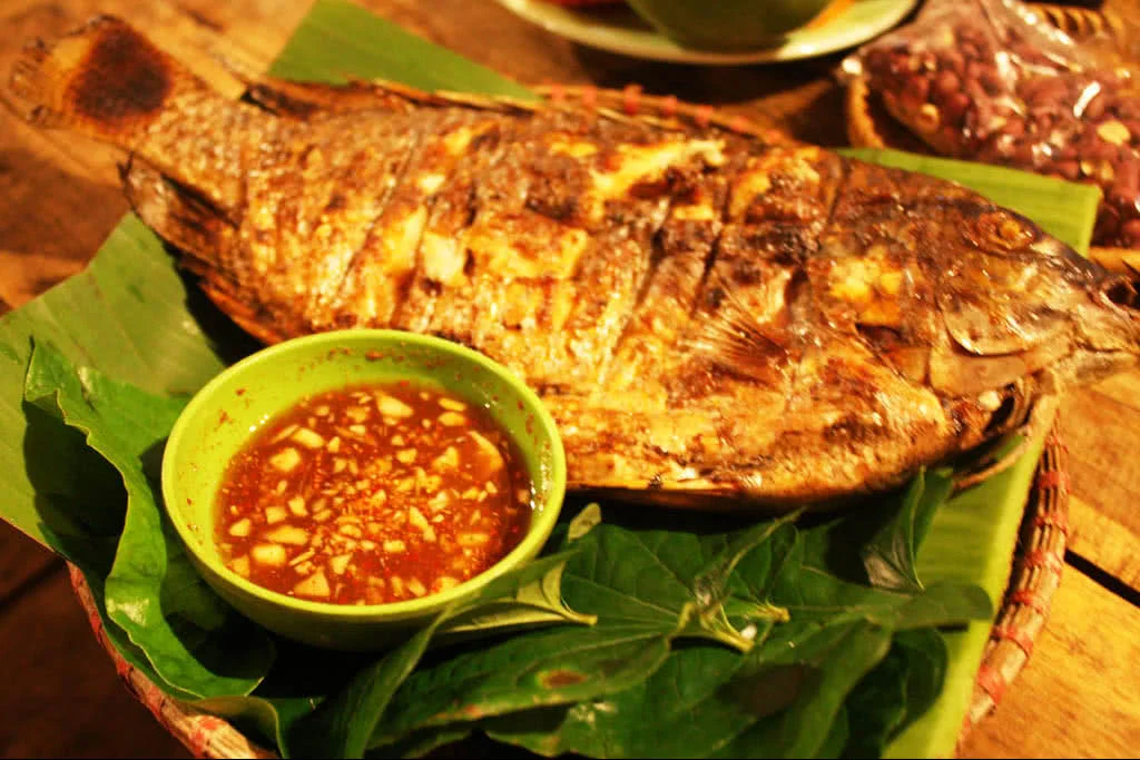 quan-an-gia-dinh-truc-xanh-don-gian-ma-chat-2