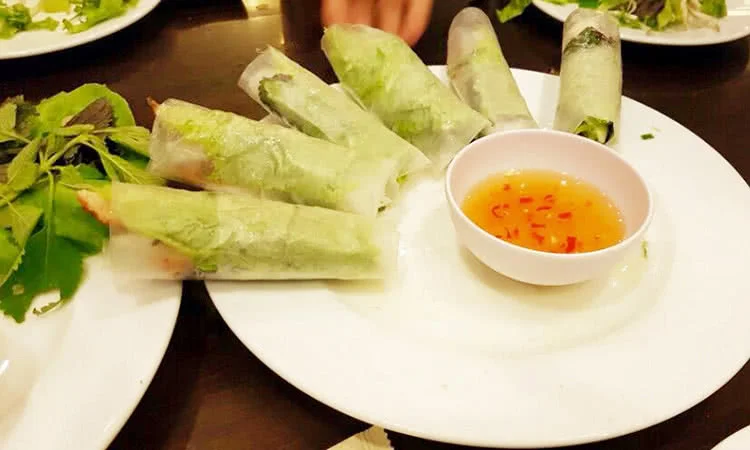 quan-an-ngon-hoang-dao-thuy-hoi-tu-tinh-hoa-am-thuc-3-mien-3
