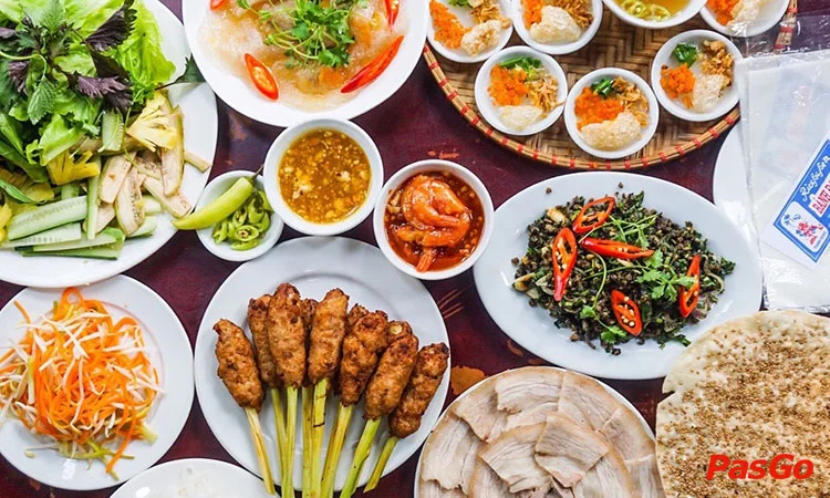 quan-long-hanh-com-bun-bo-hue-huynh-thuc-khang-1
