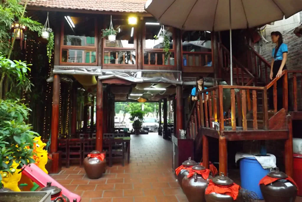 royal-pig-nguyen-huu-tho-khong-gian-1