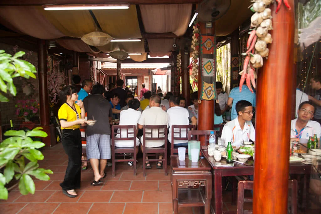 royal-pig-nguyen-huu-tho-khong-gian-2