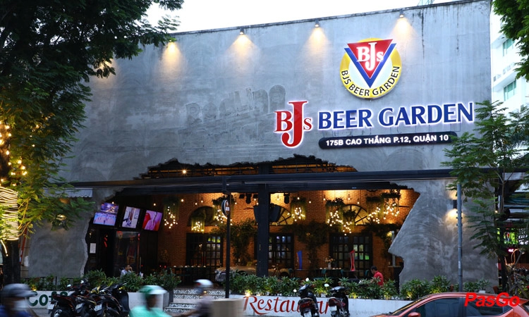 slide-bjs-beer-garden-1