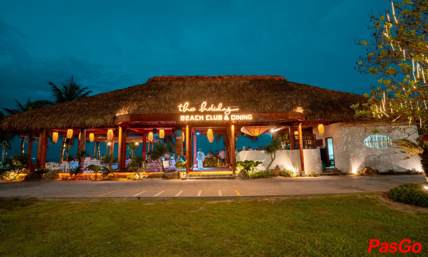 The Holiday Beach Club & Dining - Võ Nguyên Giáp 15
