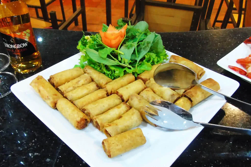 thuyen-xua-xuoi-dong-am-thuc-5