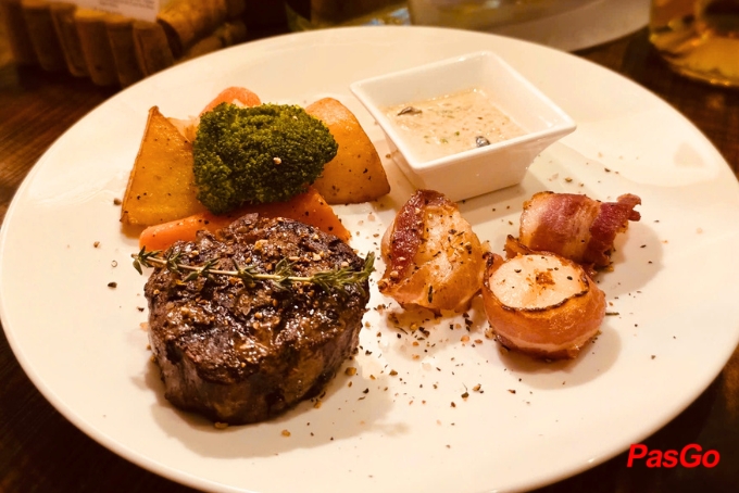 Mua 1 Beefsteak tặng 1 ly vang đỏ/trắng