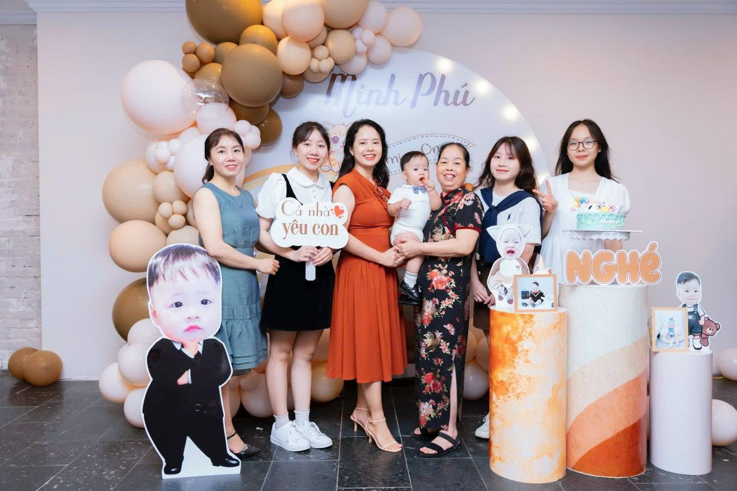 Giảm 10% trên tổng bill, Tặng hoa, bánh SN, trang trí, món ăn1