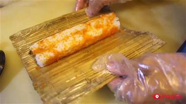 cach-lam-sashimi-ca-hoi--maki-tuoi-ngon-tai-nha-hang-sio-sushi