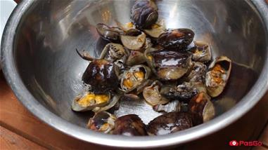 lau-rieu-cua-bap-bo---suon-sun-dung-chat---moc-quan